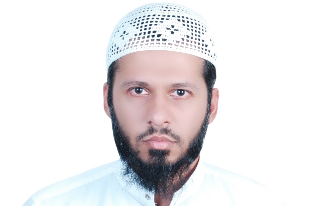 Dr Mohammed Siddique Kadwa graduates with his PhD in Education.